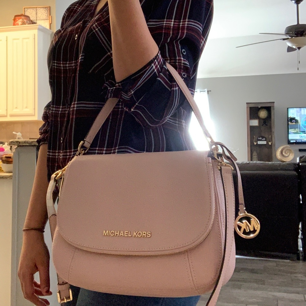 Last one ๐ New MK large Crossbody ๐ธ Bedford - Picture 2 of 8